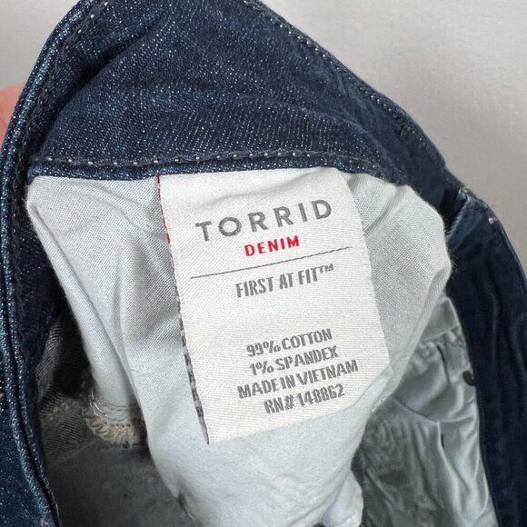 Torrid Boyfriend Bermuda Shorts Size 24 Moonlit Dark Wash Denim High Rise - Picture 9 of 10